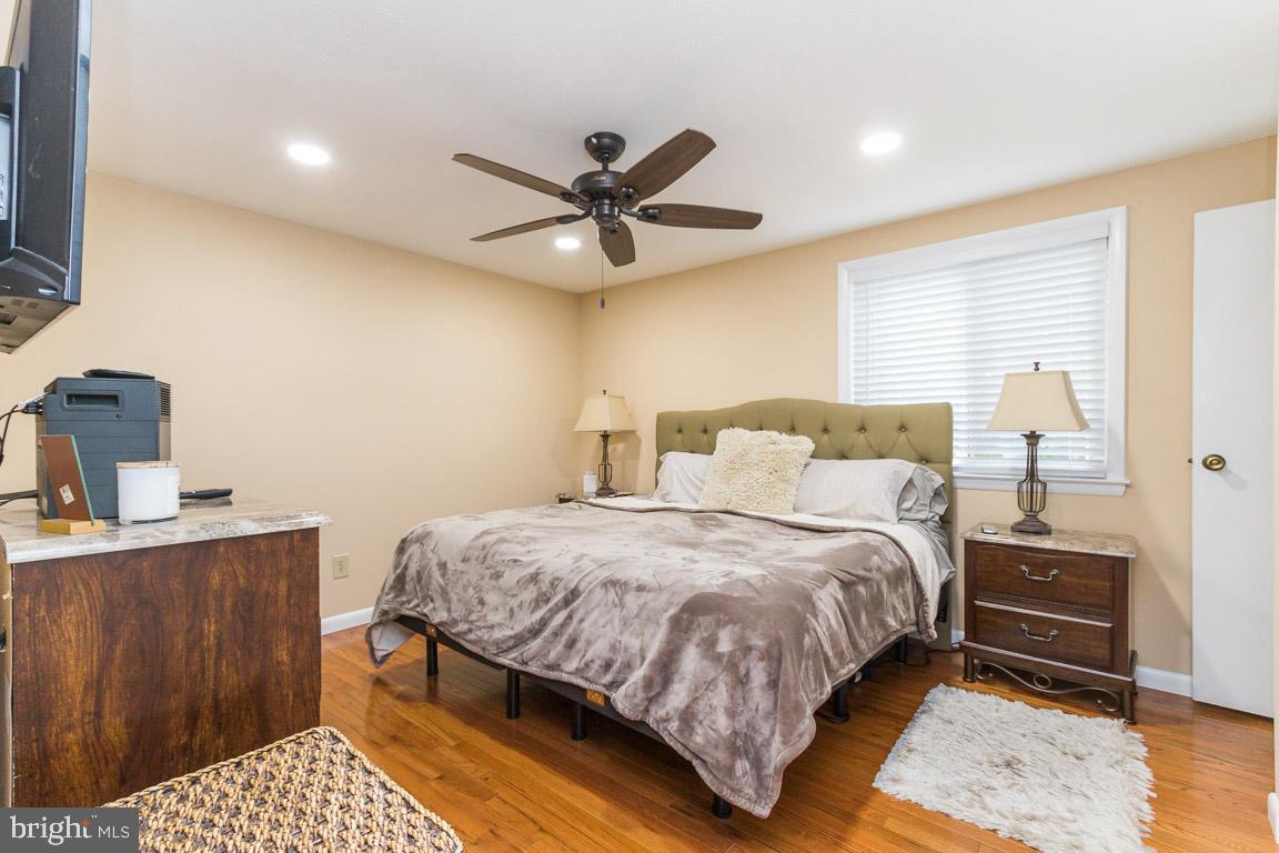 8058 Athena Street Springfield, VA 22153 - Photo 10 of 29 Master Bedroom - king bed - upper level