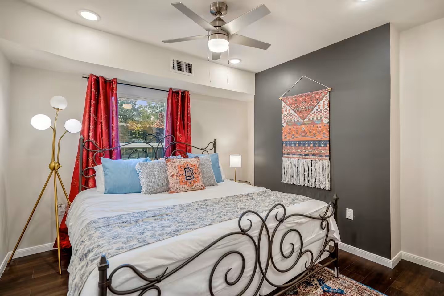 3741 Charleston Street Houston, TX 77021 - Photo 22 of 37 Bedroom 2 on the 1st floor