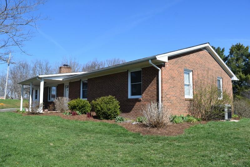 827 Horse Ridge Road Northwest Willis, VA 24380 - Photo 8 of 50 DSC_0510 (800x533) - Copy
