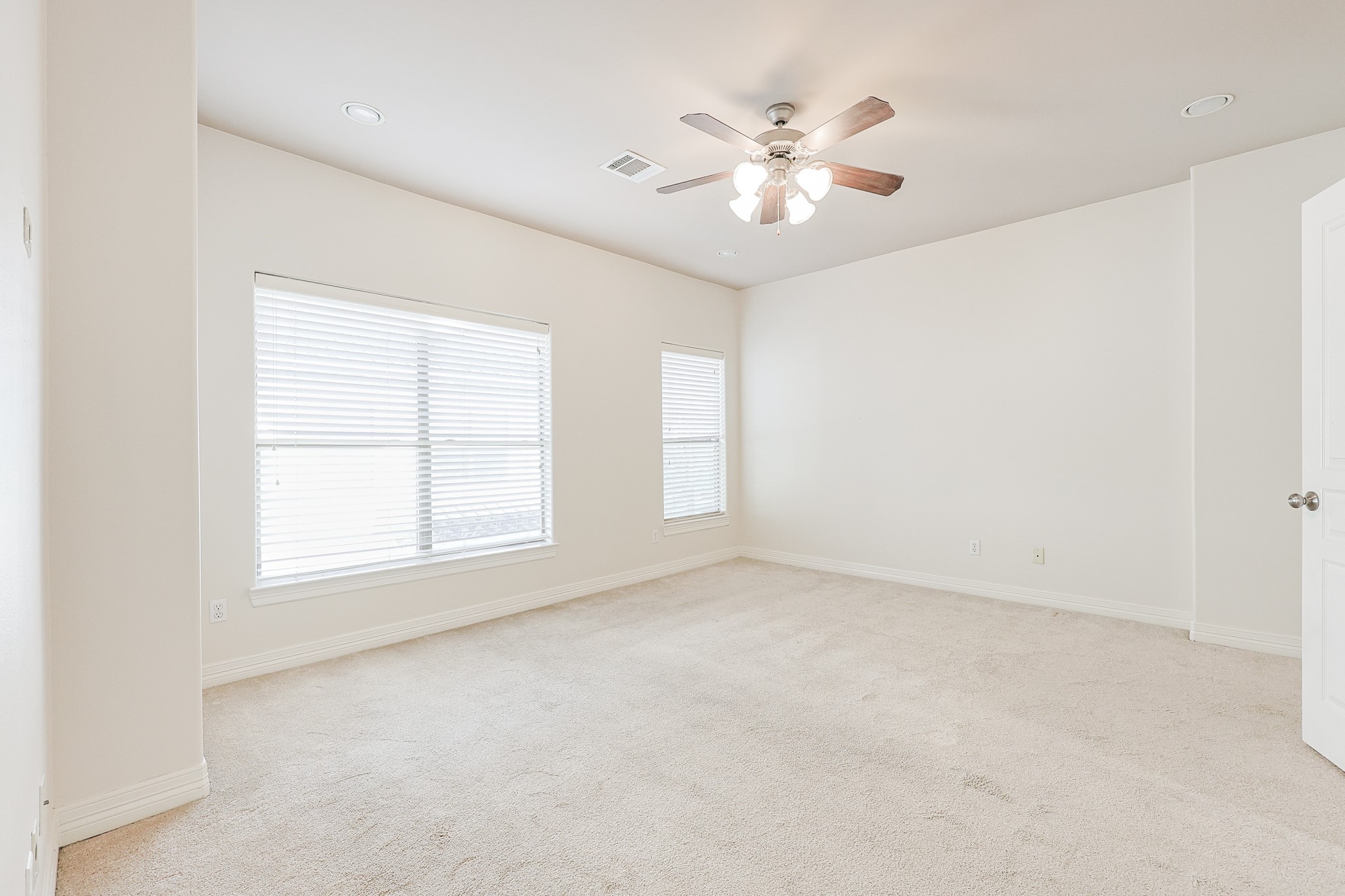 2540 Prospect Street, Unit C Houston, TX 77004 - Photo 18 of 31 an empty room with chandelier fan and windows