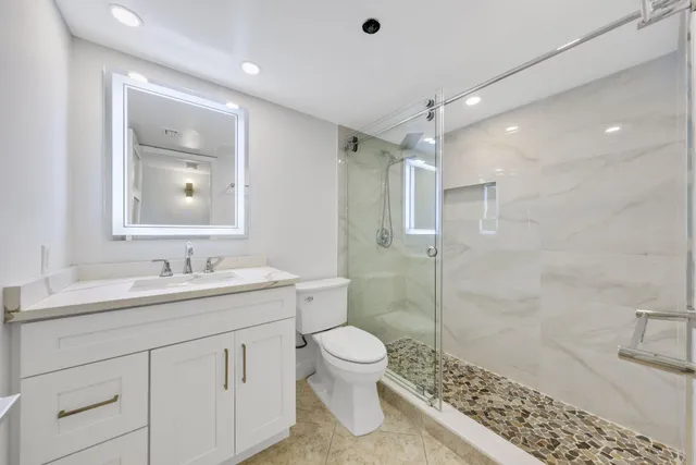 $995,000 | 3450 South Ocean Boulevard, Unit 401, Highland Beach, FL 33487