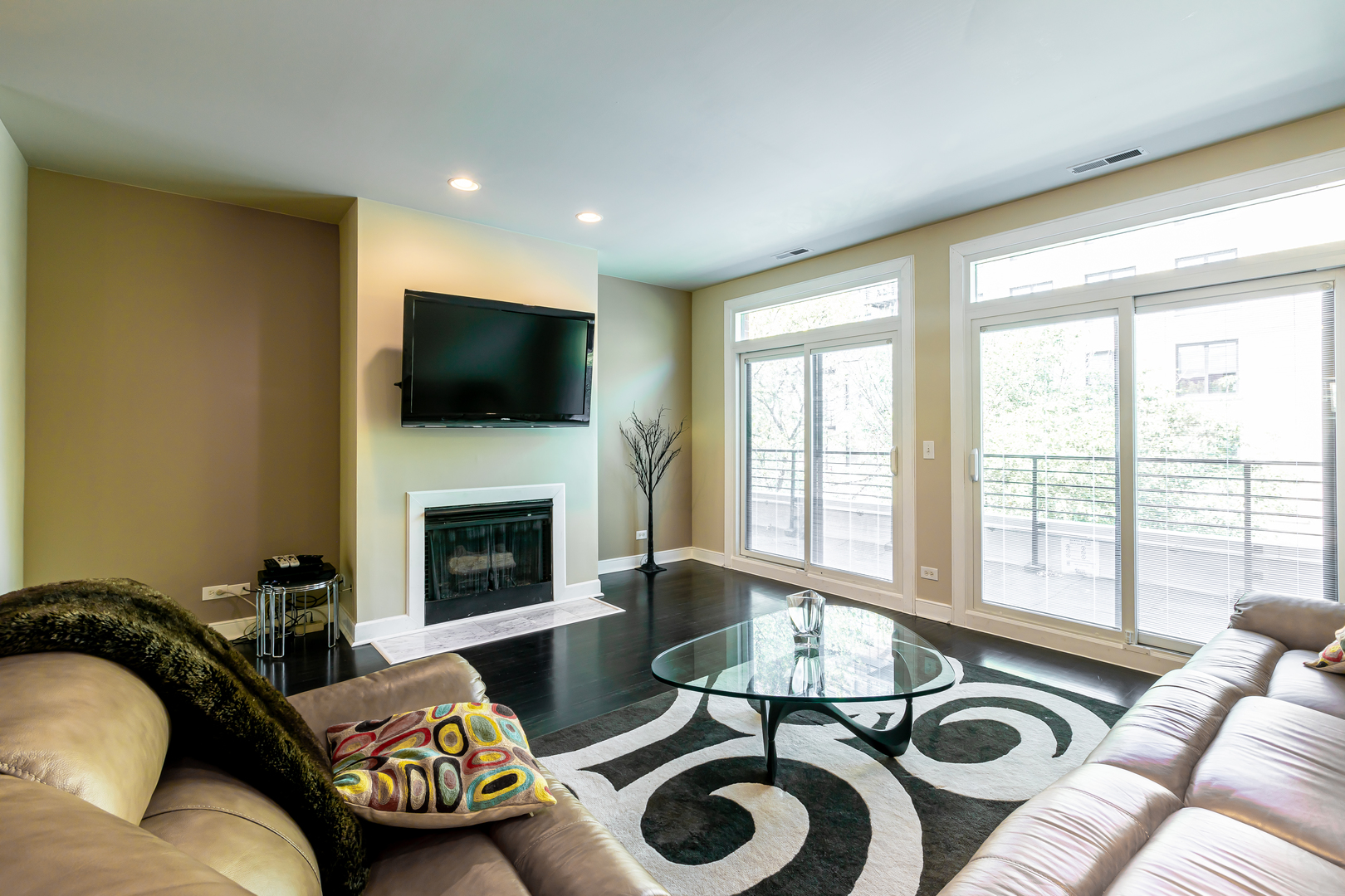 2342 West George Street Chicago, IL 60618 - Photo 4 of 17