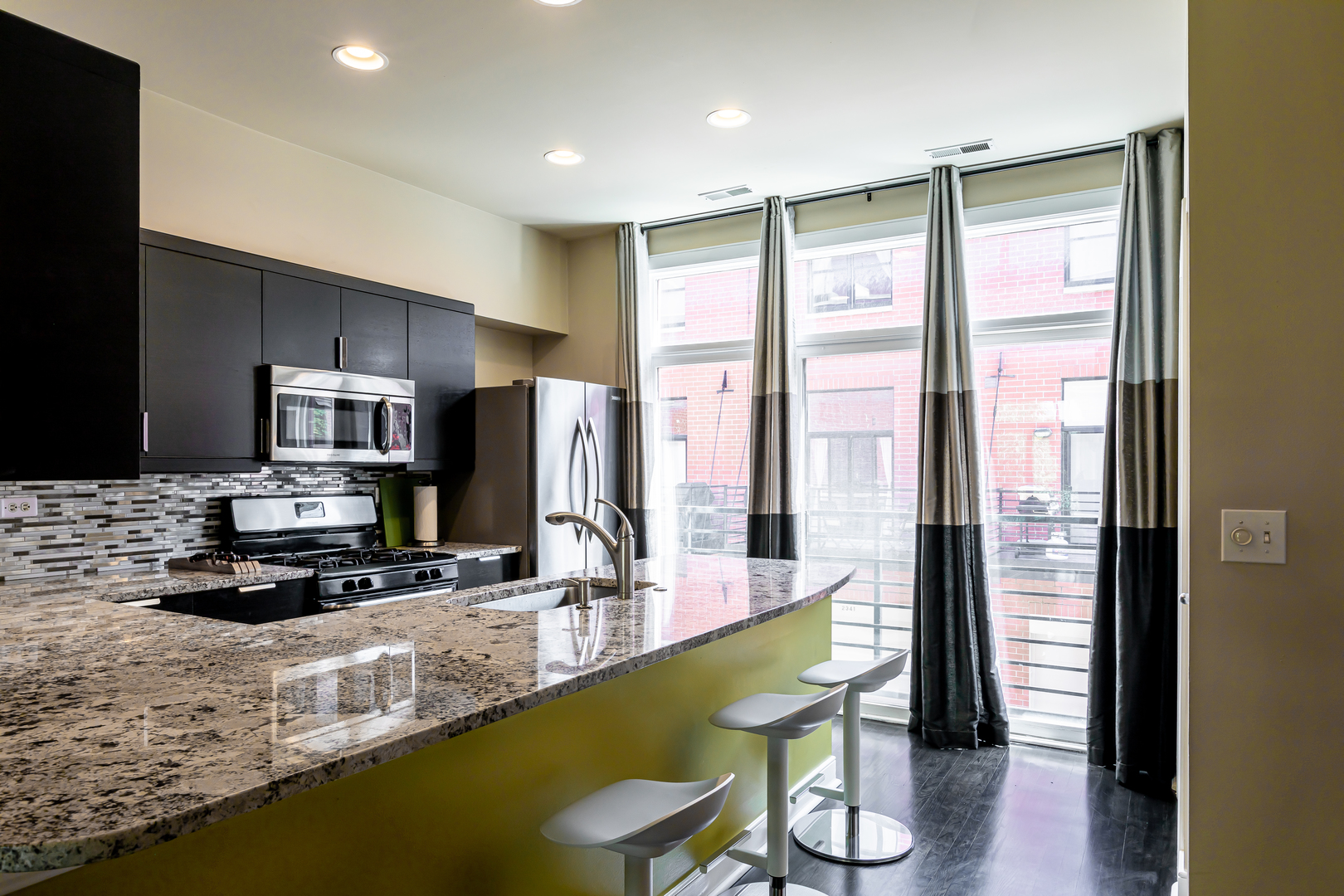 2342 West George Street Chicago, IL 60618 - Photo 6 of 17