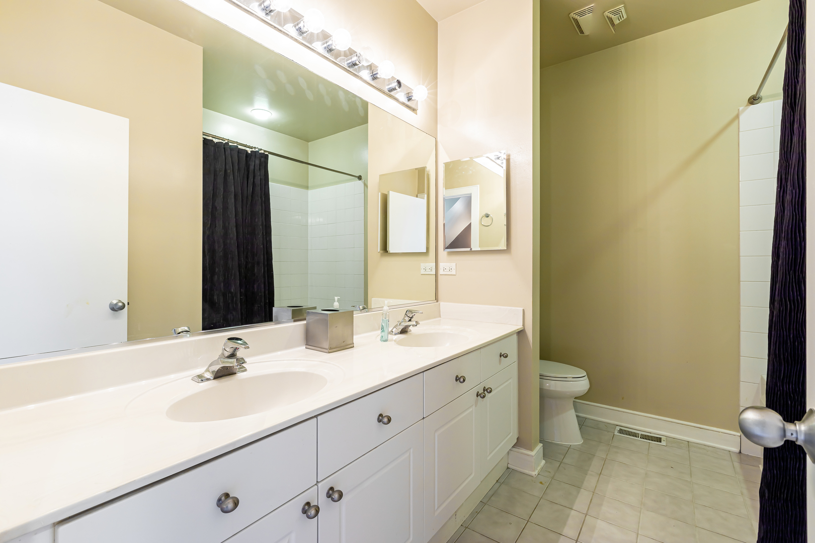 2342 West George Street Chicago, IL 60618 - Photo 9 of 17