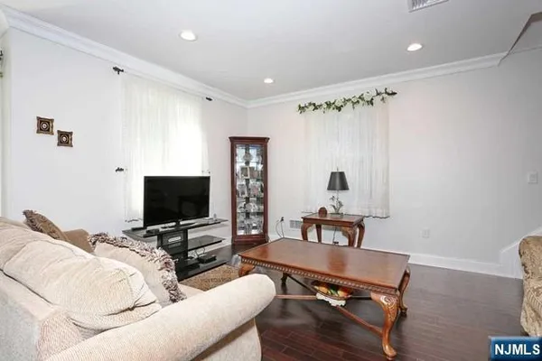 $999,000 | 27 West Street, Closter, NJ 07624