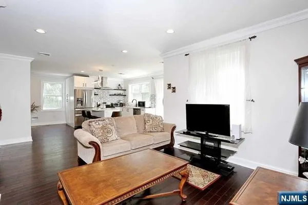 $999,000 | 27 West Street, Closter, NJ 07624