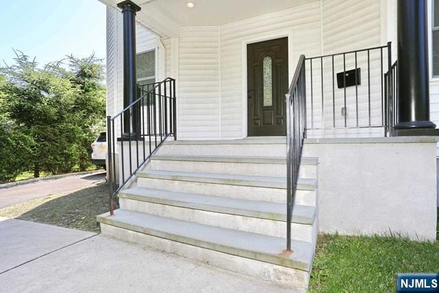 27 West Street Closter, NJ 07624 - Photo 2 of 42