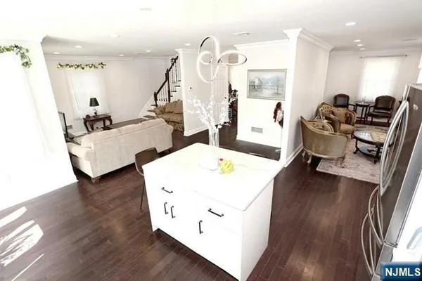 $999,000 | 27 West Street, Closter, NJ 07624