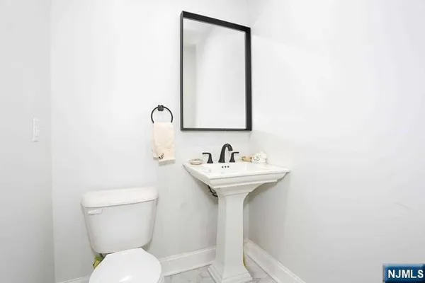 $999,000 | 27 West Street, Closter, NJ 07624