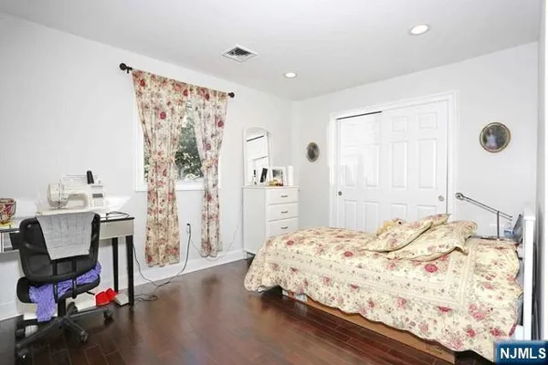 $999,000 | 27 West Street, Closter, NJ 07624