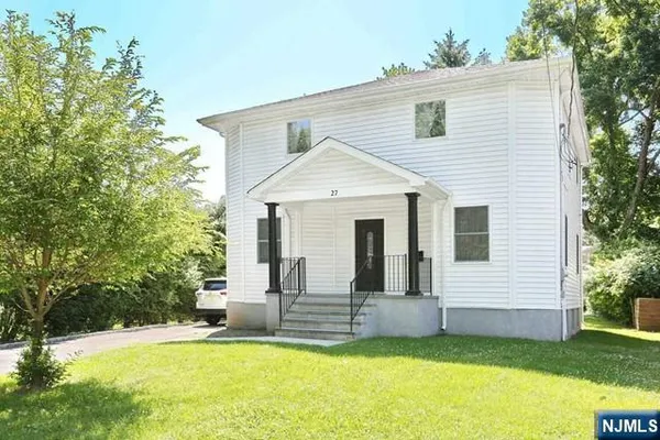 $999,000 | 27 West Street, Closter, NJ 07624