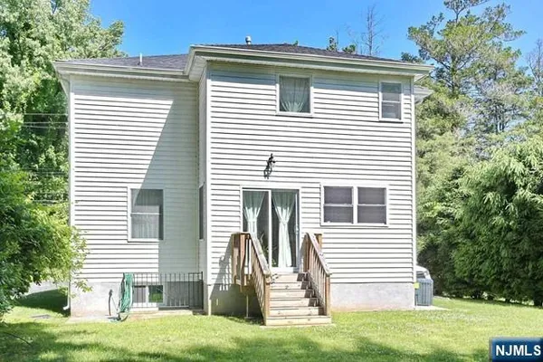$999,000 | 27 West Street, Closter, NJ 07624