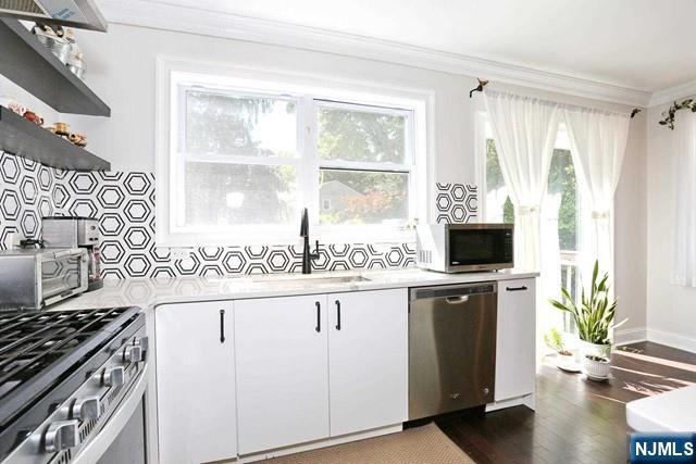 27 West Street Closter, NJ 07624 - Photo 7 of 42