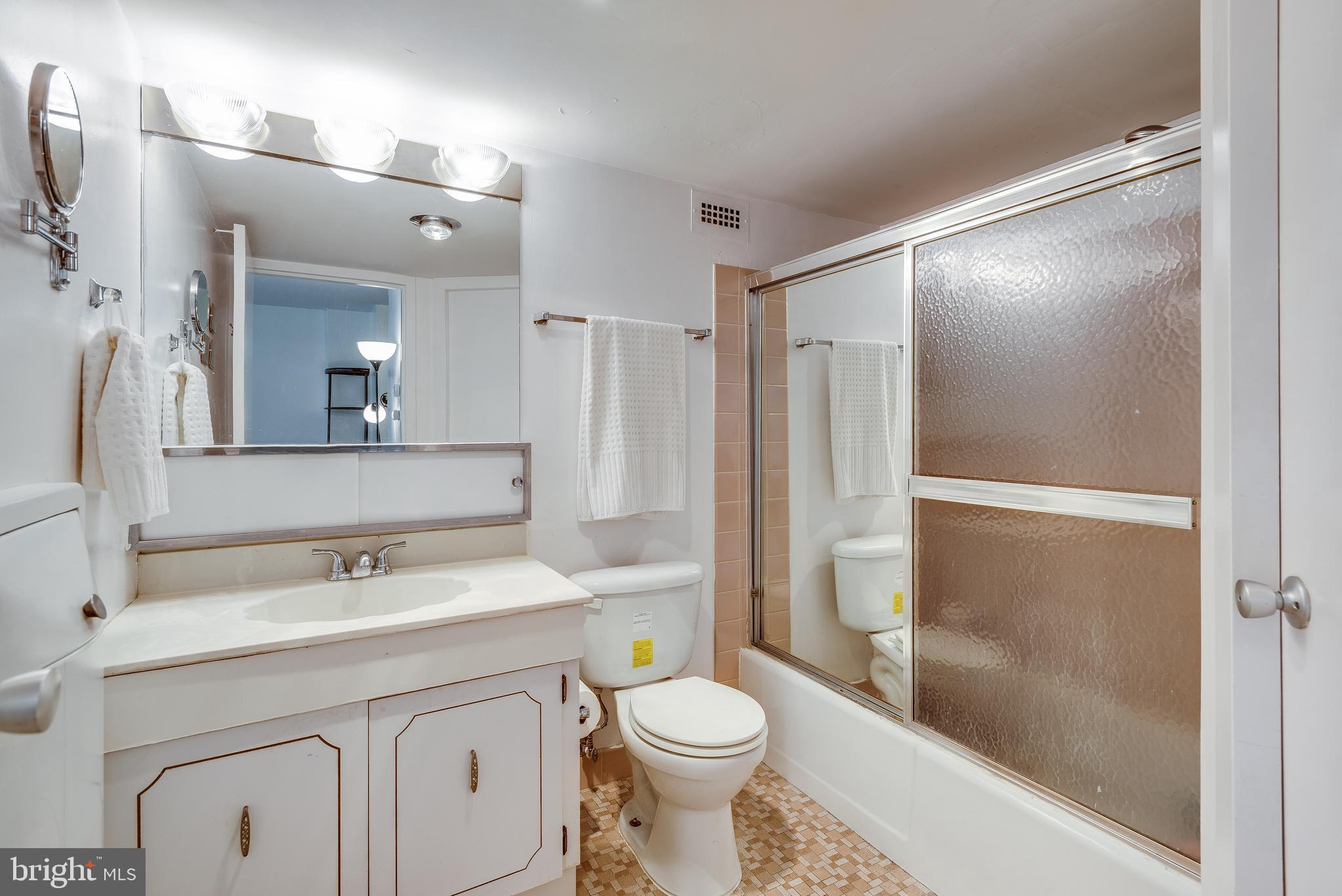 2201 L Street Northwest, Unit 412 Washington, DC 20037 - Photo 9 of 20