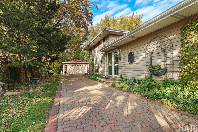 $495,000 | 2176 North Westmoreland Drive, Palatine, IL 60074