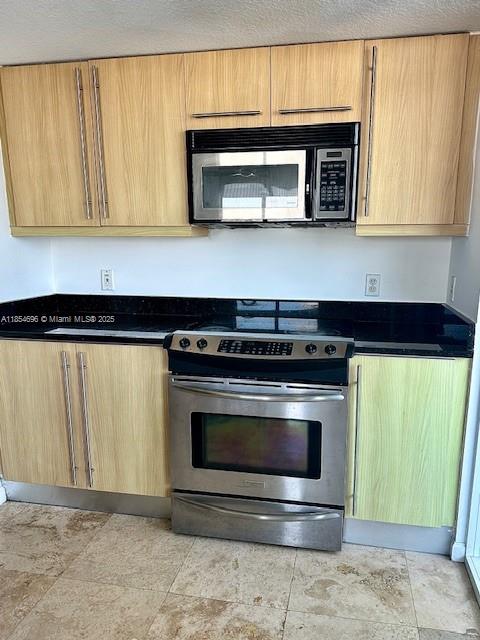 7600 Collins Avenue, Unit 608 Miami Beach, FL 33141 - Photo 1 of 17