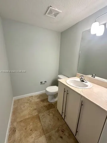 $3,000 | 7600 Collins Avenue, Unit 608, Miami Beach, FL 33141