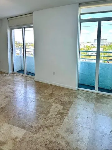 $3,000 | 7600 Collins Avenue, Unit 608, Miami Beach, FL 33141