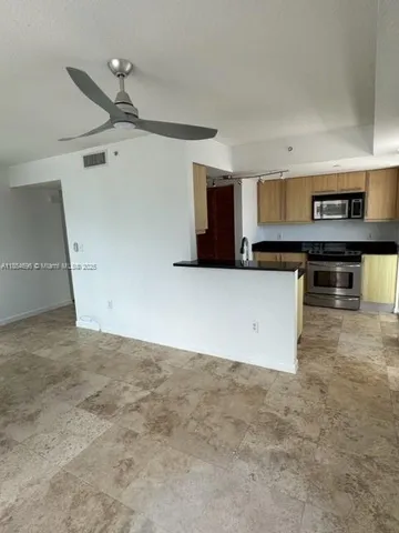 $3,000 | 7600 Collins Avenue, Unit 608, Miami Beach, FL 33141