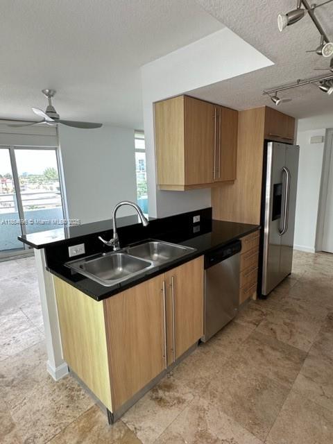 7600 Collins Avenue, Unit 608 Miami Beach, FL 33141 - Photo 6 of 17
