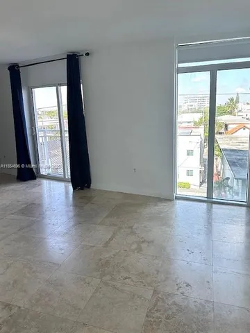 $3,000 | 7600 Collins Avenue, Unit 608, Miami Beach, FL 33141