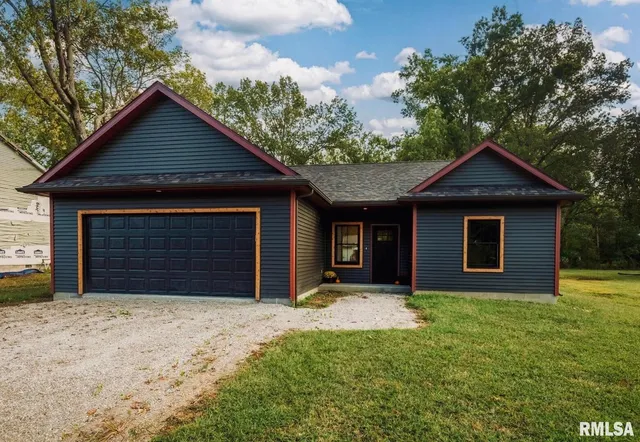 $227,500 | 207 Rowatt Street, Cambria, IL 62918