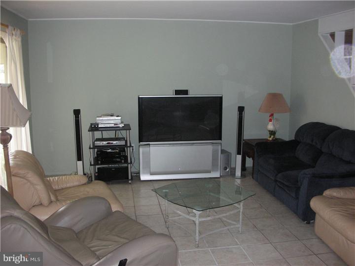 10 Rain Lily Road Levittown, PA 19056 - Photo 3 of 14 Living Room