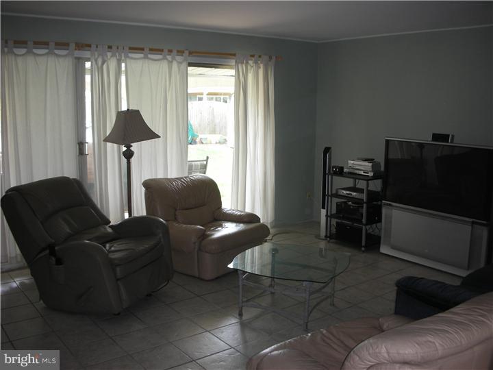10 Rain Lily Road Levittown, PA 19056 - Photo 4 of 14 Living Room