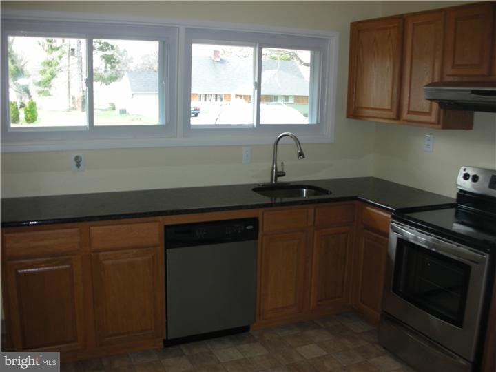 10 Rain Lily Road Levittown, PA 19056 - Photo 6 of 14 Kitchen