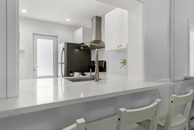 $250,000 | 1481 South Ocean Boulevard, Unit 208E, Lauderdale-by-the-Sea, FL 33062