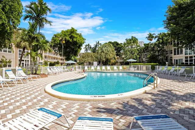 $250,000 | 1481 South Ocean Boulevard, Unit 208E, Lauderdale-by-the-Sea, FL 33062