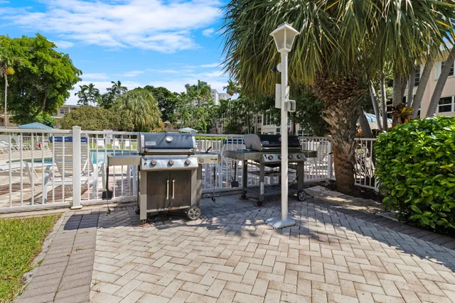 $250,000 | 1481 South Ocean Boulevard, Unit 208E, Lauderdale-by-the-Sea, FL 33062