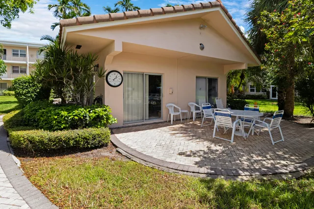 $250,000 | 1481 South Ocean Boulevard, Unit 208E, Lauderdale-by-the-Sea, FL 33062