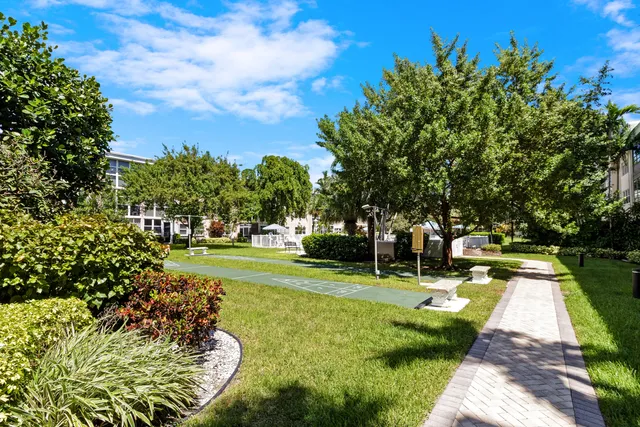 $250,000 | 1481 South Ocean Boulevard, Unit 208E, Lauderdale-by-the-Sea, FL 33062