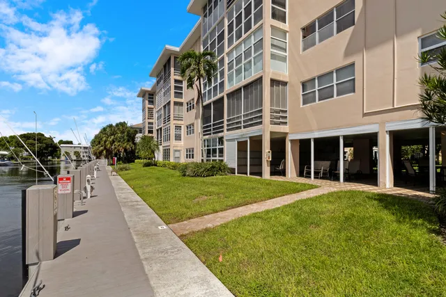 $250,000 | 1481 South Ocean Boulevard, Unit 208E, Lauderdale-by-the-Sea, FL 33062