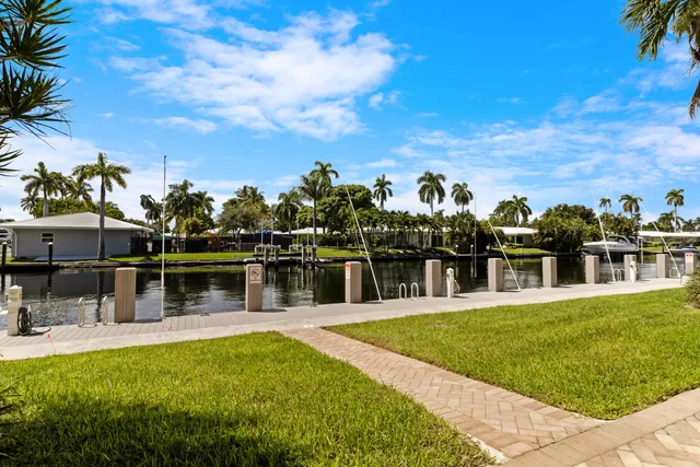 $250,000 | 1481 South Ocean Boulevard, Unit 208E, Lauderdale-by-the-Sea, FL 33062