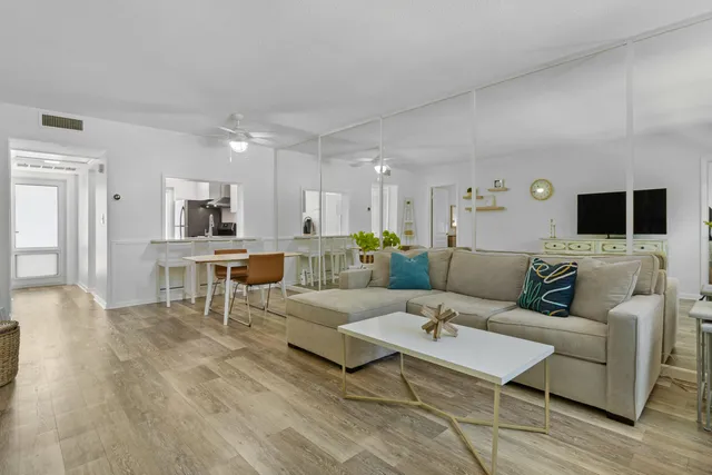 $250,000 | 1481 South Ocean Boulevard, Unit 208E, Lauderdale-by-the-Sea, FL 33062