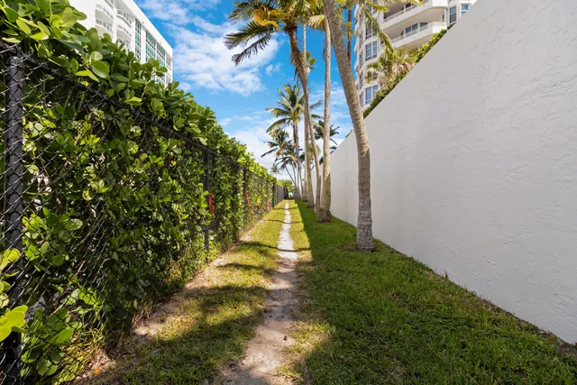 $250,000 | 1481 South Ocean Boulevard, Unit 208E, Lauderdale-by-the-Sea, FL 33062