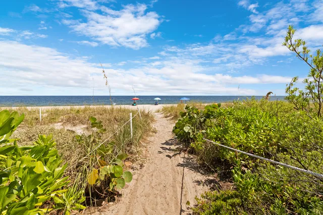 $250,000 | 1481 South Ocean Boulevard, Unit 208E, Lauderdale-by-the-Sea, FL 33062