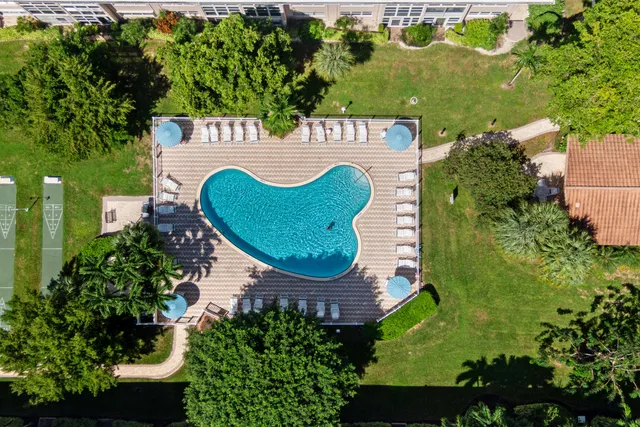 $250,000 | 1481 South Ocean Boulevard, Unit 208E, Lauderdale-by-the-Sea, FL 33062