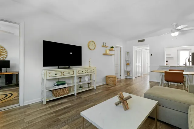 $250,000 | 1481 South Ocean Boulevard, Unit 208E, Lauderdale-by-the-Sea, FL 33062