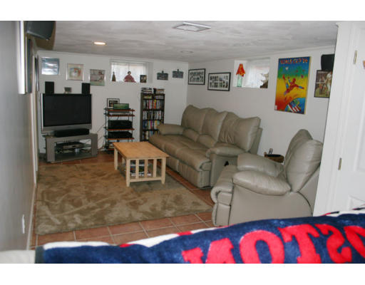 8 Peter Road North Reading, MA 01864 - Photo 8 of 11 Gallery Image 8