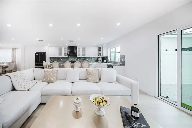 $5,800 | 7306 Farmdale Avenue, North Hollywood, CA 91605