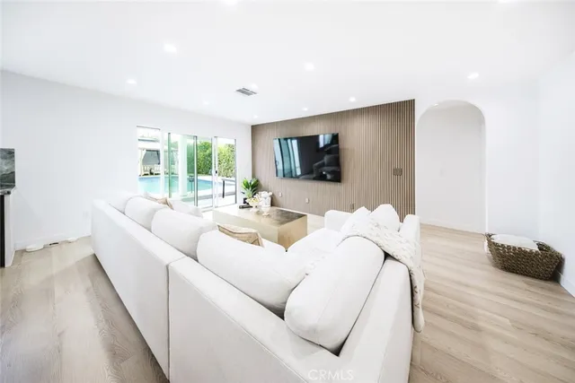 $5,800 | 7306 Farmdale Avenue, North Hollywood, CA 91605