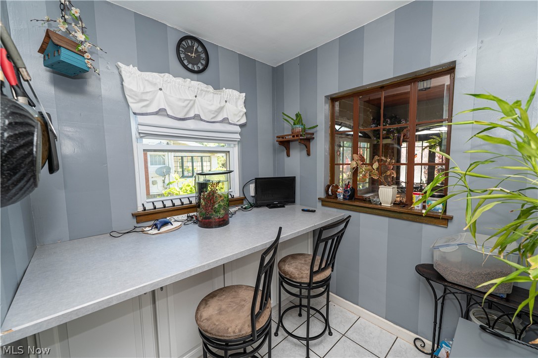 1684 South Green Road South Euclid, OH 44121 - Photo 13 of 50 Comfortable eat-in kitchen with breakfast
bar