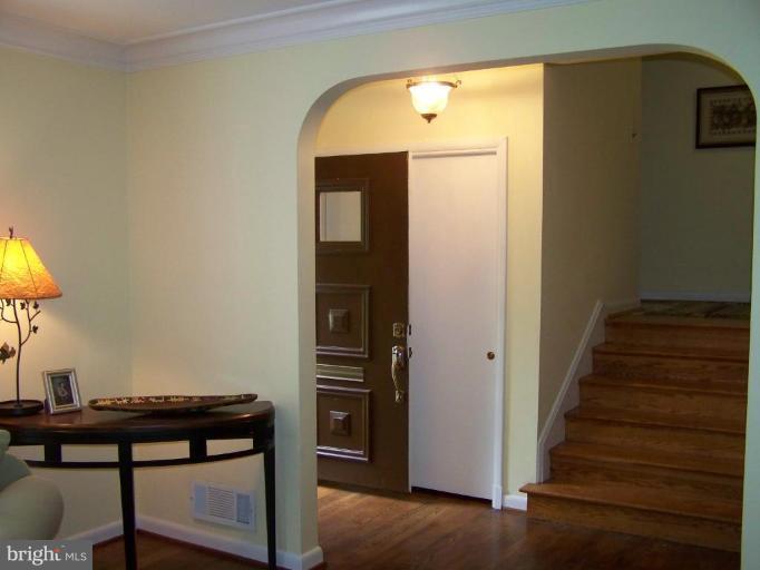 220 Charmuth Road Lutherville-Timonium, MD 21093 - Photo 14 of 18 Entrance / Foyer