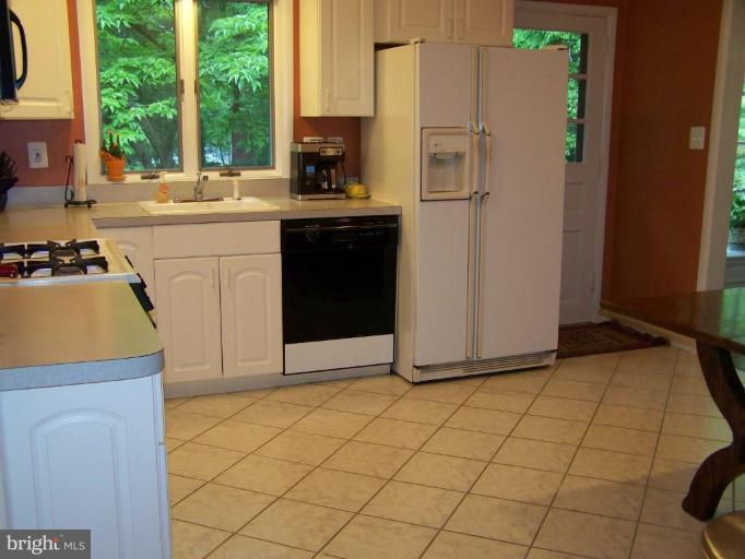 220 Charmuth Road Lutherville-Timonium, MD 21093 - Photo 5 of 18 Kitchen