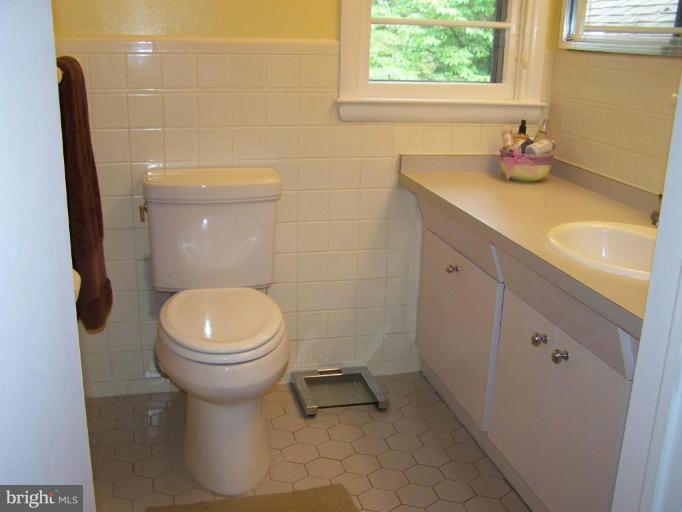 220 Charmuth Road Lutherville-Timonium, MD 21093 - Photo 8 of 18 Master Bath