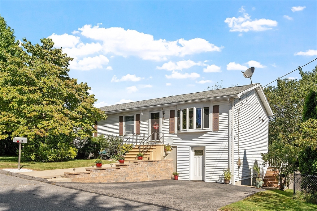 8 Pershing Street Worcester, MA 01606 - Photo 2 of 25