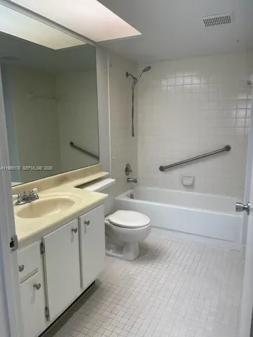 $1,850 | 1200 Southwest 125th Avenue, Unit 303L, Pembroke Pines, FL 33027